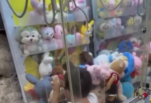 Ребенок забрался внутрь автомата с игрушками в Алматы (ВИДЕО)