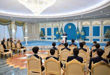 Токаев встретился с победителями международных олимпиад