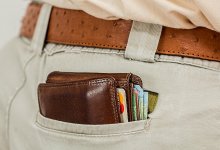 Житель Косшы пошел в баню с 5 млн тенге и лишился денег