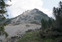 Камнепад застал девушек на высоте 3445 метров в горах Алматы