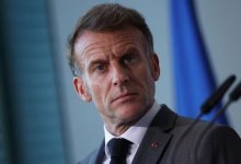 42-летняя падчерица президента Франции закрутила роман с 22-летним студентом