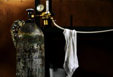 Мужчина угрожал взорвать газовый баллон в квартире Шахтинска (ВИДЕО)