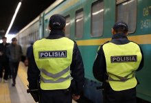 Две женщины и мужчина бросали посторонние предметы в кабину машиниста поезда Алматы – Атырау