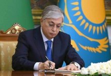Президент поздравил народного писателя Казахстана с 80-летием