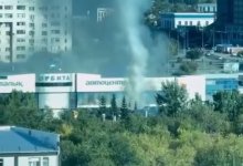 Пожар вспыхнул на авторынке Караганды (ВИДЕО)