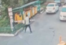 Астанчанин разнес шлагбаум во дворе дома (ВИДЕО)