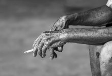 106-летний мужчина спит днем и гуляет ночью: его режим удивил интернет