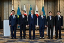 Касым-Жомарт Токаев наградил группу граждан Кореи
