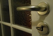 Голый мужчина зашел в чужую квартиру в Астане и лег спать рядом с тремя детьми