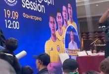 Давка произошла на автограф-сессии сборной Казахстана в Астане