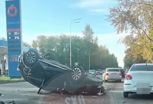Автомобиль перевернулся после столкновения с деревом в Петропавловске