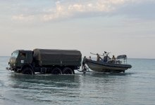 Спецтехника, водолазы и авиация: как проходят поисковые работы на Каспии
