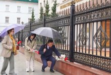 В России несут цветы в память о погибших казахстанских военных