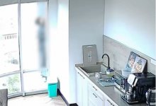 Журналисты спасли двух молодых людей на десятом этаже в Алматы (ВИДЕО)
