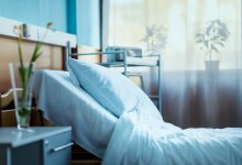 Парень напал с ножом на 17-летнюю девушку и поджег квартиру в Башкортостане