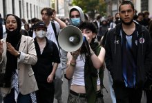 Протесты школьников во Франции: подростку оторвало руку