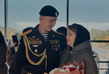 "Весь Казахстан тебя ждал": Никита Удалов опубликовал первое фото с мамой после возвращения со службы