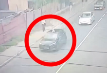 Пятилетнюю девочку везли вне салона автомобиля в Талдыкоргане (ВИДЕО)