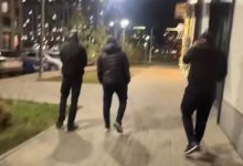 Трое мужчин окружили астанчанина с беременной женой и пытались увезти