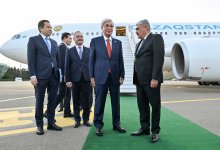 Токаев прибыл с рабочим визитом в Баку
