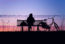 Велосипедист хватал девушек за интимные места и скрылся в Омске