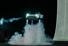 Машина будущего? Новый Tesla Roadster показали в полете (ВИДЕО)