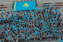 Молодые алматинцы приняли участие во флешмобе ко Дню Республики