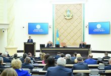 Госнаграды от имени президента вручил Председатель Қазақстан Халық Кеңесі