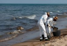 В ОАЭ закрывают пляжи из-за разлива нефти