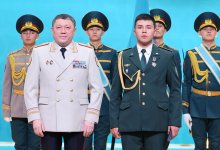 Гвардейца впервые наградили медалью имени Байтасова