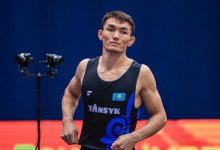 Призер Парижа-2024 уступил казахстанцу на чемпионате мира по борьбе