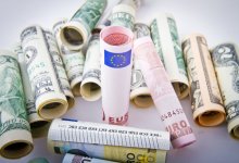 Валютные качели: сколько стоят доллар, евро и рубль