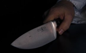 Пациент с ножом напал на медработников больницы