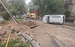 ЧП при опрессовке газопровода: в Алматы перевернулась машина