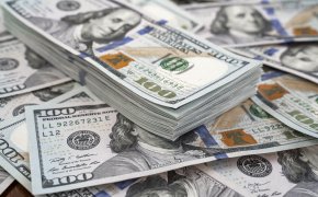 Доллар подорожал на торгах после выходных