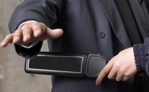 Посетителей ТРЦ будут проверять металлоискателем в Казахстане