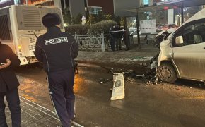 Микроавтобус врезался в автобус в Астане: водитель погиб