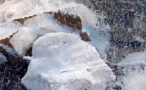 Степь покрылась льдом в Мангистауской области (ВИДЕО)