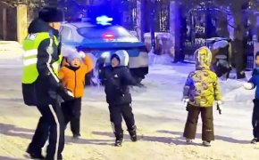 "Самое милое видео": полицейские Казахстана сыграли в снежки с детьми