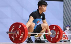 Казахстанские тяжелоатлеты завоевали четыре золотых медали в Кыргызстане