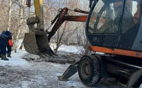 Десятки домов остались без воды: аварии на водопроводе устраняют в Усть-Каменогорске