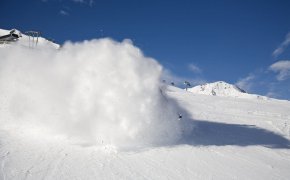 Один человек погиб в результате схода лавины в горах близ Алматы (ВИДЕО)