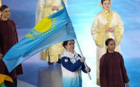 На церемонии закрытия Олимпийских игр флаг Казахстана пронес Михаил Шайдоров (ВИДЕО)