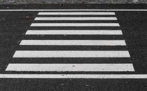 Водитель сбил ребенка на пешеходном переходе и скрылся в Костанае