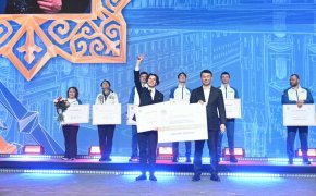 Квартира, автомобиль и овации: как в Алматы чествовали Михаила Шайдорова