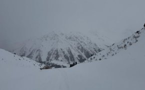 Высота снежного покрова вдвое превышает норму: МЧС предупреждает о лавиноопасности