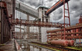 Дымовая труба обрушилась на заводе в Павлодарской области