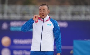 Ерболу Хамитову дарят автомобиль за золотую медаль Паралимпиады