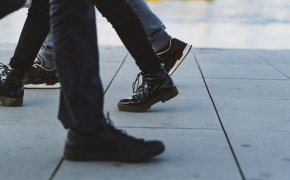 Названы признаки, когда отеки ног требуют визита к врачу