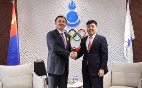 Геннадия Головкина наградили в Монголии